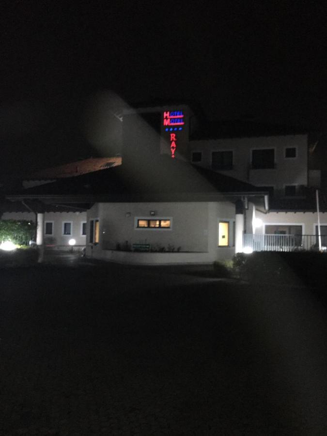 Elysium Hotel Raya Mediglia Екстериор снимка