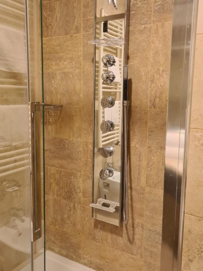 Elysium Hotel Raya Mediglia Екстериор снимка