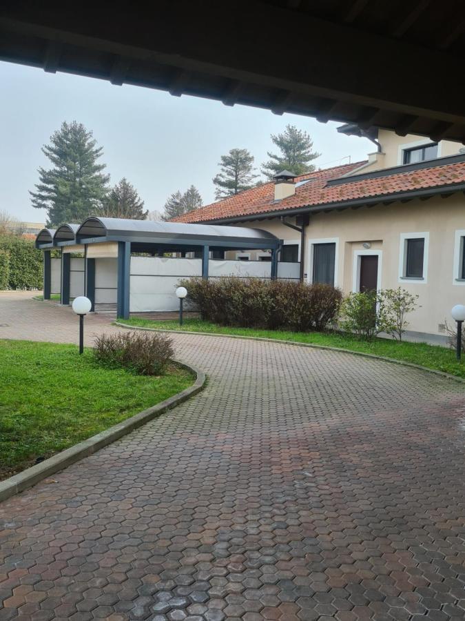 Elysium Hotel Raya Mediglia Екстериор снимка