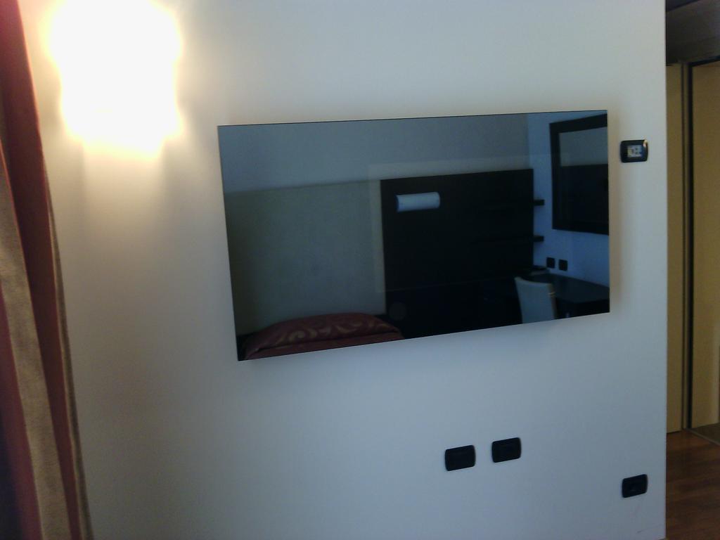 Elysium Hotel Raya Mediglia Екстериор снимка