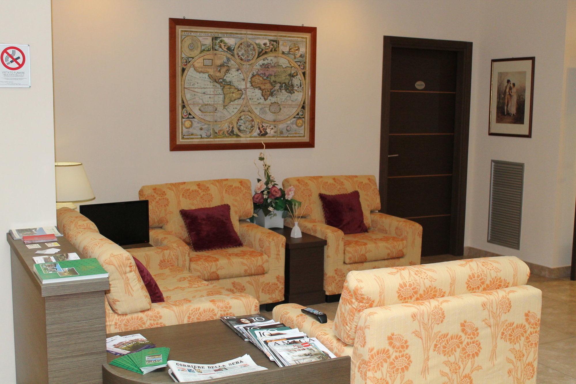 Elysium Hotel Raya Mediglia Екстериор снимка