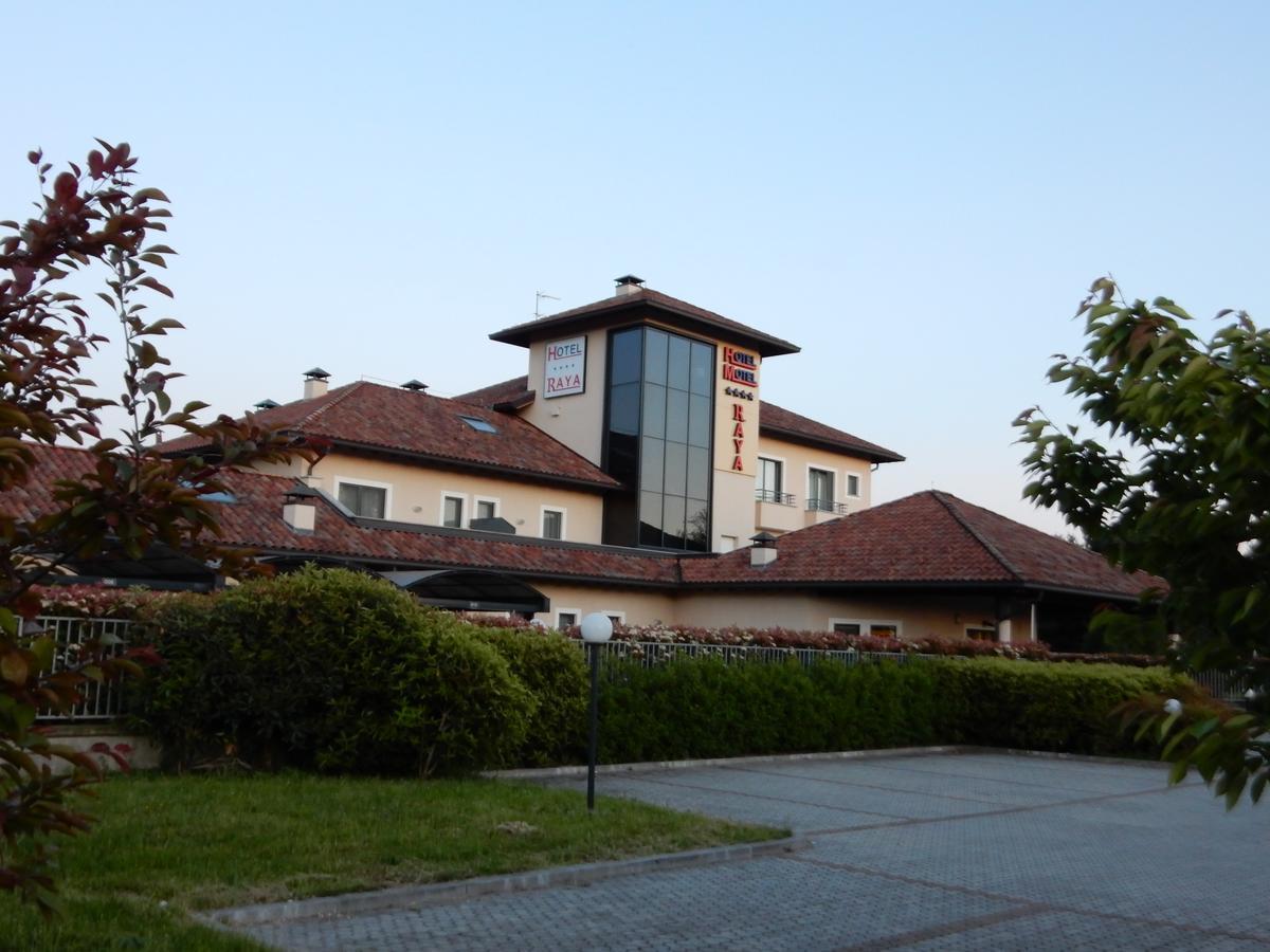 Elysium Hotel Raya Mediglia Екстериор снимка